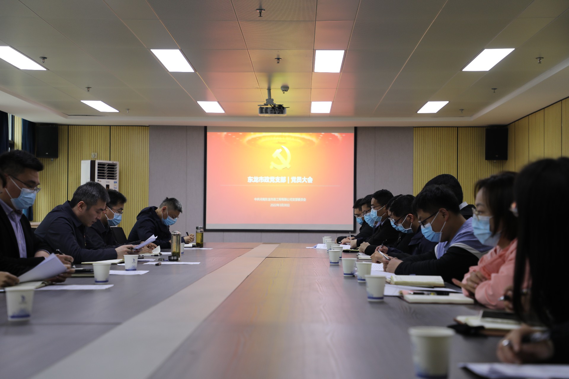 知信力行   東龍市政黨支部開展學習集中教育暨支部書記述職評議會